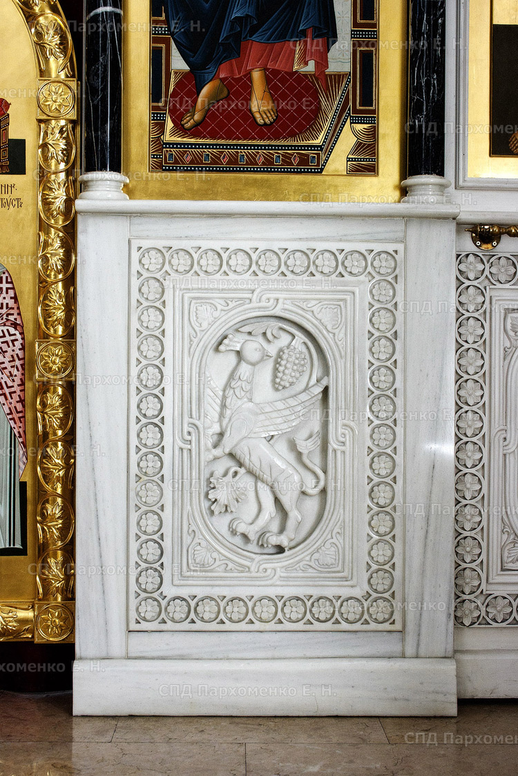 Мраморный иконостас в Москве в храме святого великомученика Дмитрия Солунского на Благуше