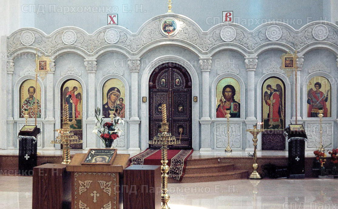 Мраморный иконостас в кафедральном соборе Георгия Победоносца