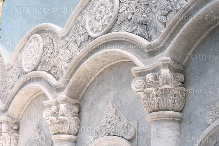 Резьба в византийском стиле для иконостаса из натурального белого камня