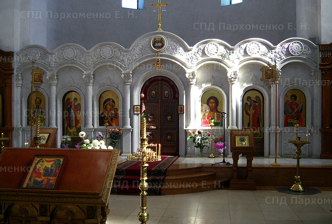 Белокаменный иконостас в кафедральном соборе Георгия Победоносца