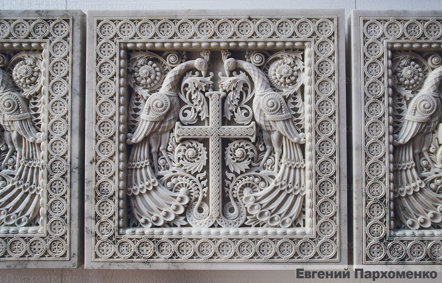 Резные панно павлинов для престола в неовизантийском стиле