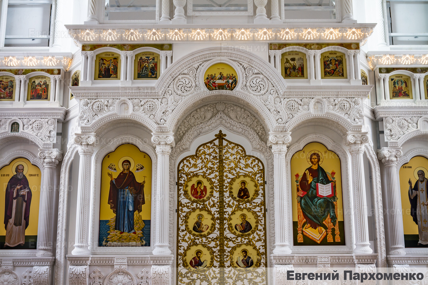 Изготовление иконостаса из натурального мрамора для храма в Крымске
