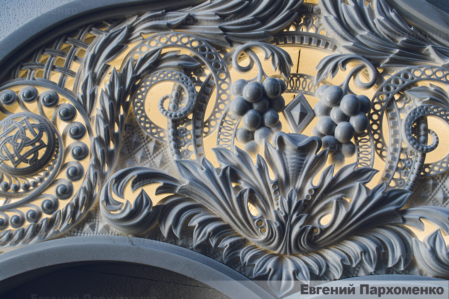 Ажурная резьба напросвет для иконостаса