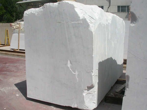 Блок мрамора Bianco Carrara