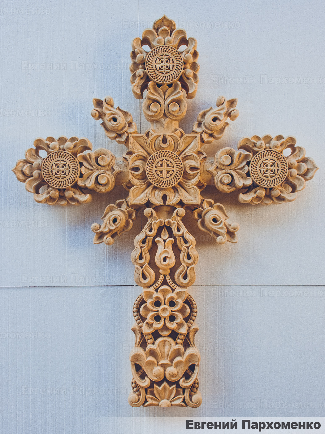Мраморный крест в неорусском стиле