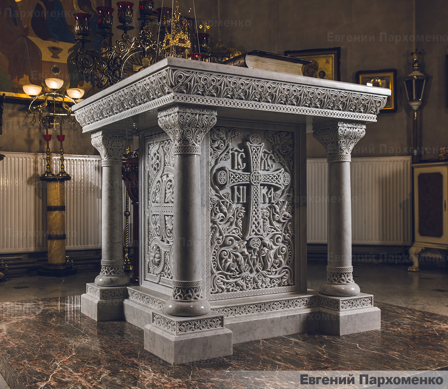 Престол из мрамора в неовизантийском стиле