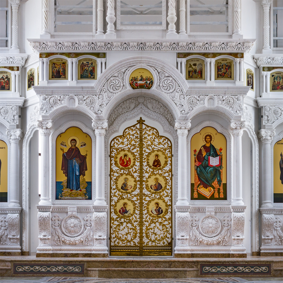 Мраморный иконостас храма Сергия Радонежского
