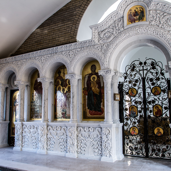 Мраморный иконостас Свято-Сергиевского женского монастыря